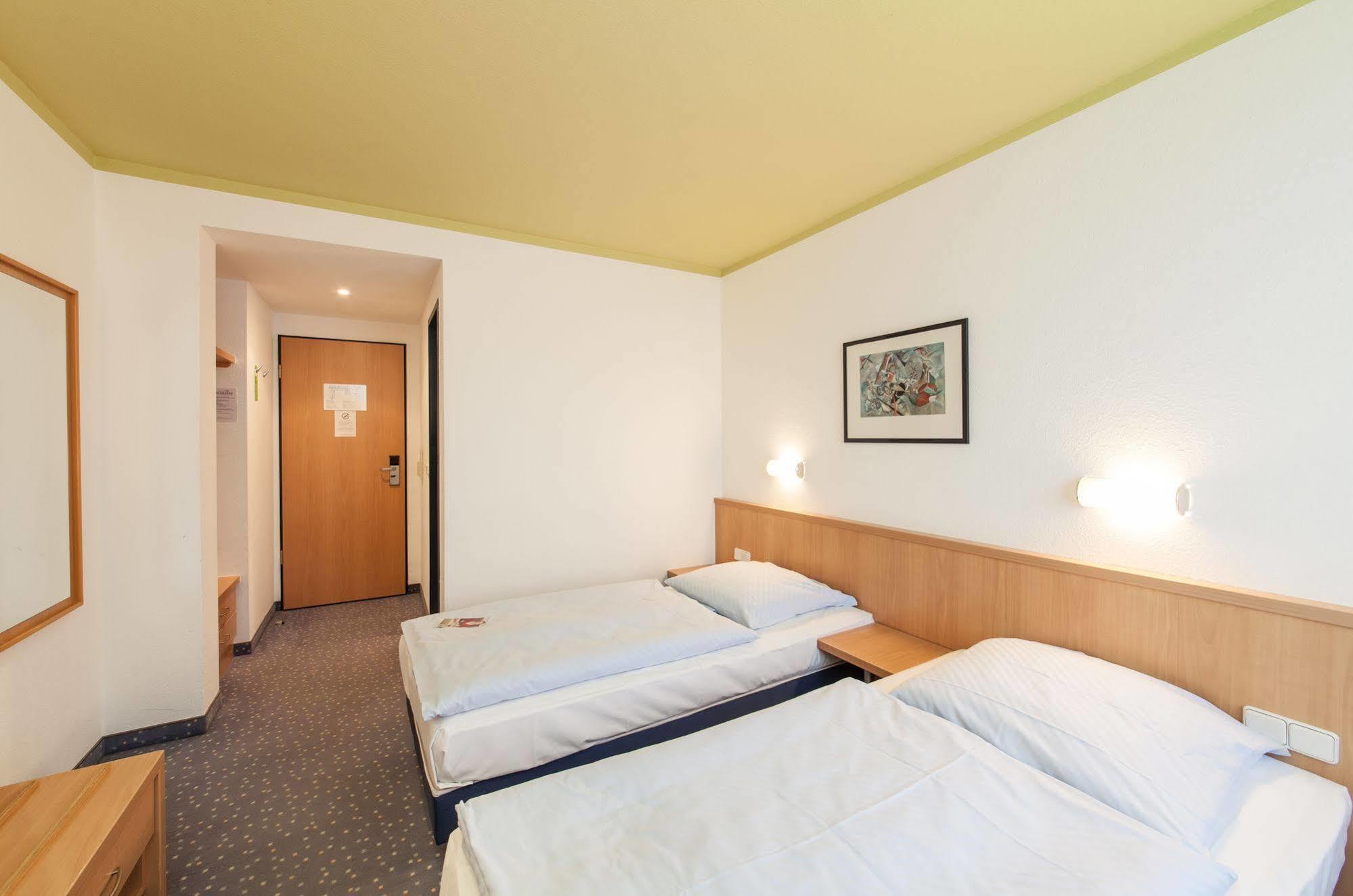 Garner Hotel Cottbus Sued By Ihg Exterior photo
